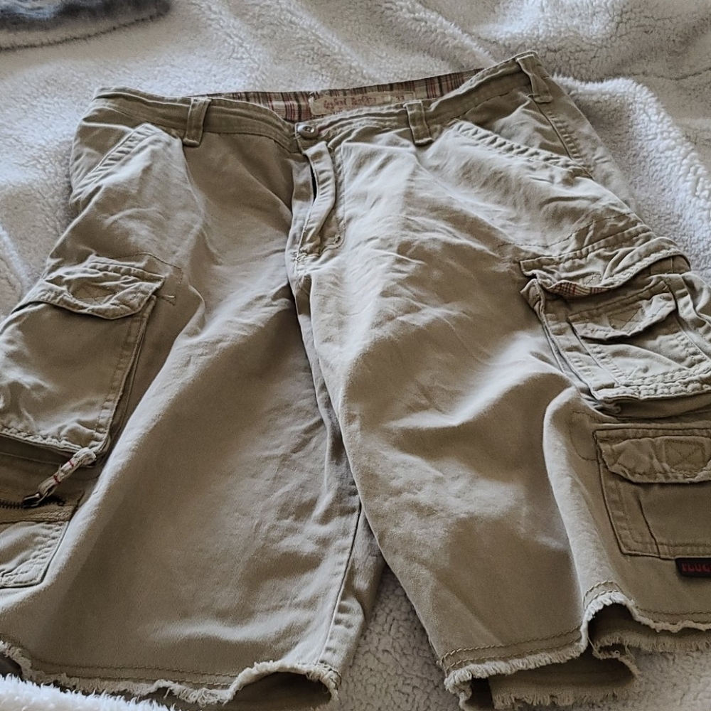 Plugged Distressed Cargo Shorts